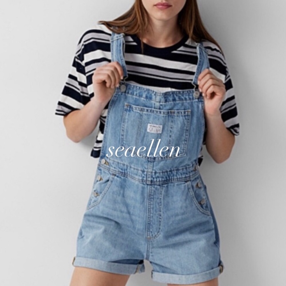 ⭐️ Vintage Levi’s Denim Overall Shorts XS